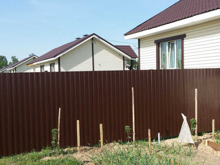 Профлист Grand Line C8A 0.5 GreenCoat Pural BT, matt RR 32 Темно-коричневый 3 - в «Монолит-Металлопрокат».