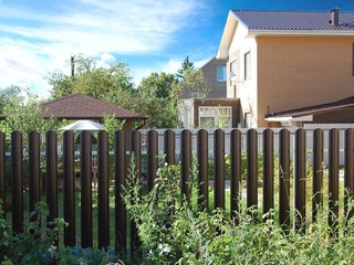 Штакетник Полукруглый Slim Grand Line 0,45 Полиэстер - double RR 32 Темно-Коричневый 1 - в «Монолит-Металлопрокат».